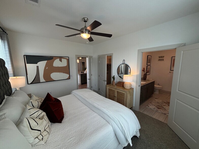 Building Photo - 702 Celebration Wy