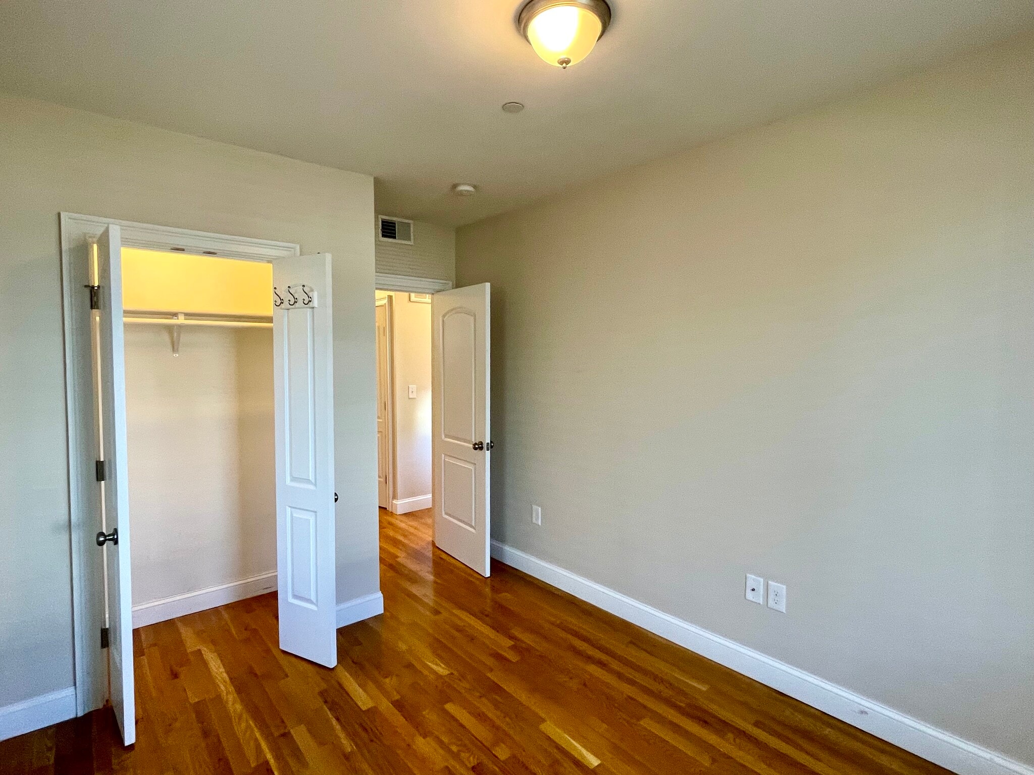 Building Photo - 19 Plymouth St