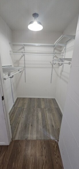 Building Photo - 14639 Lilac St