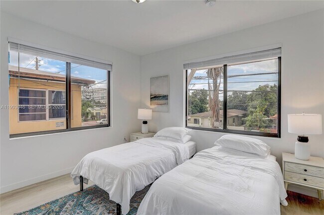 Building Photo - 1553 SW 7th St