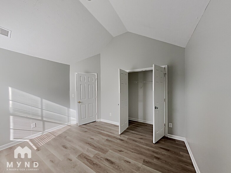 Building Photo - 2892 Two Lakes Cir