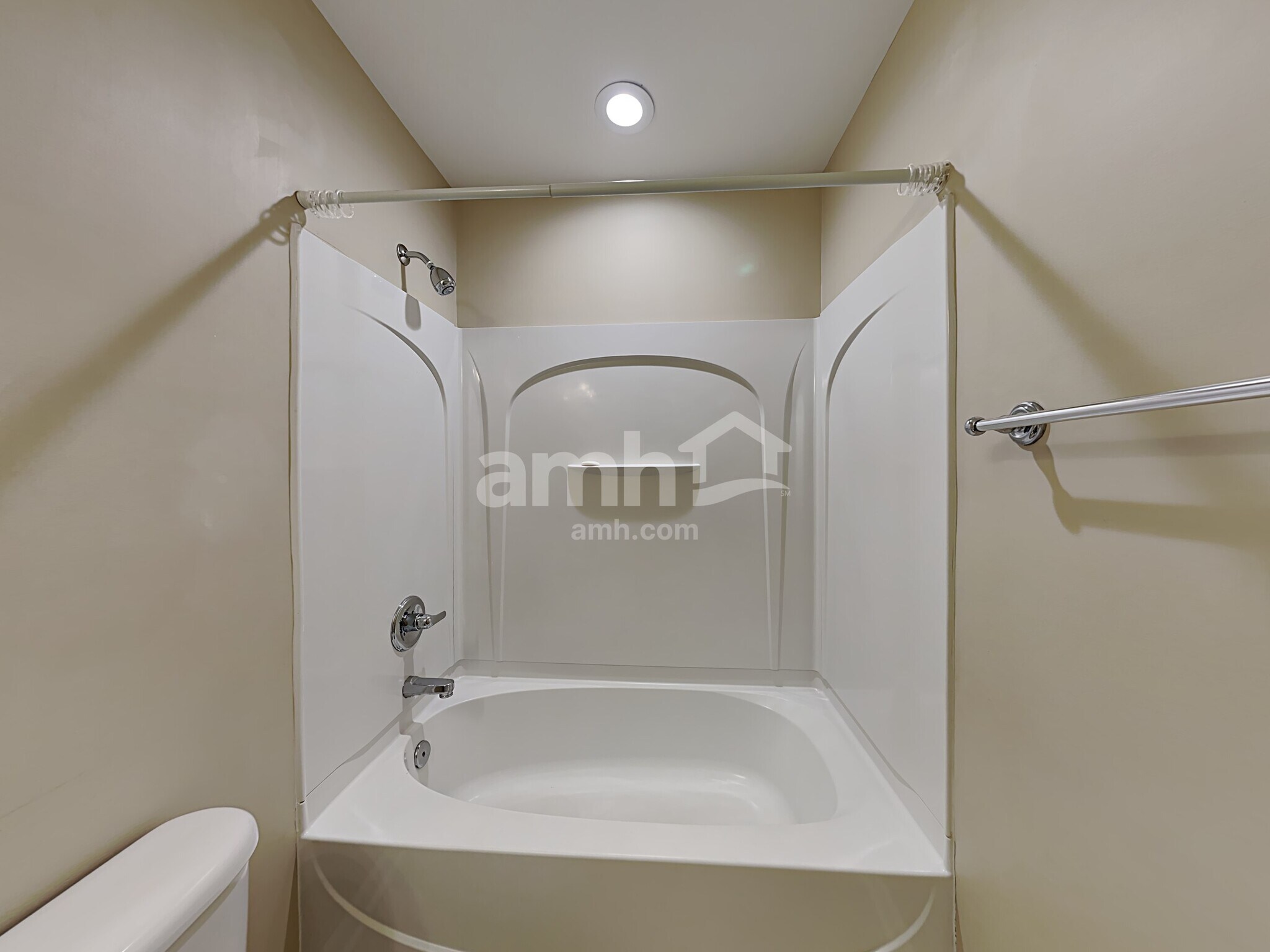 Building Photo - 17 Pfeiffer Ct