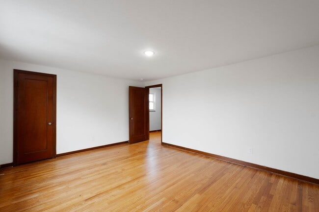 Building Photo - DON'T MISS THIS! BEAUTIFLLY RENOVATED 3 bedroom in Munhall!!