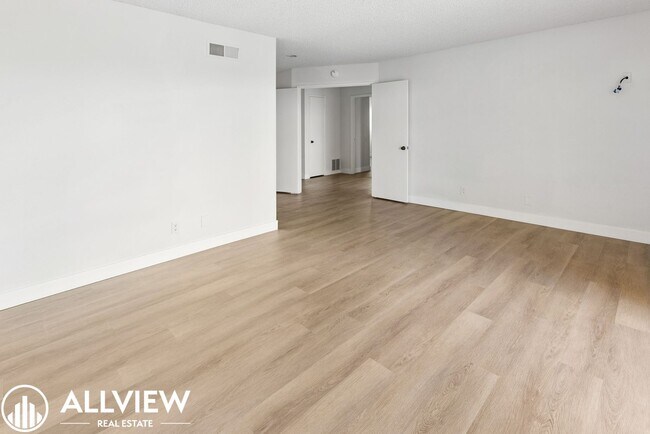 Building Photo - Recently Renovated Two-Story Home in Jasmi...