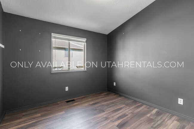 Building Photo - 763 E 80 S