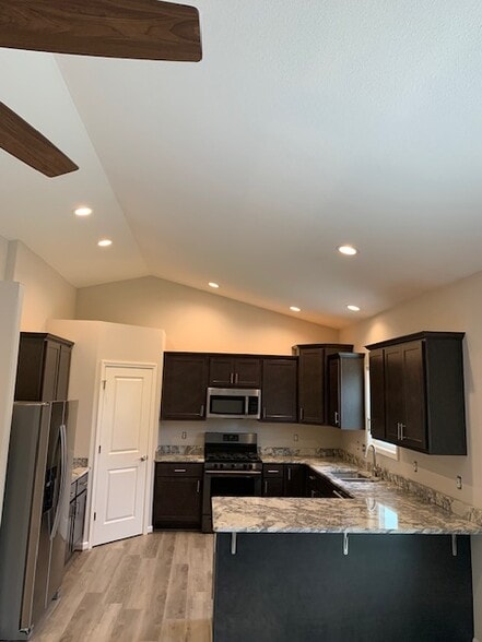 Kitchen - 100 Covington Cove