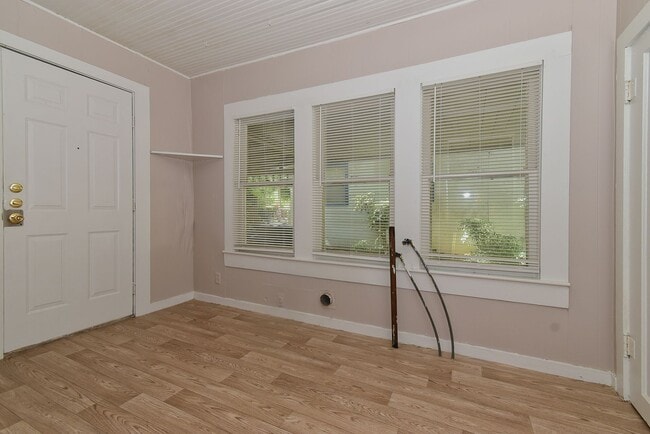 Building Photo - 3814 Roberts- House