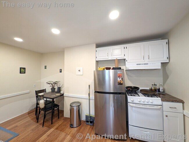 Building Photo - 19 Cameron Ave