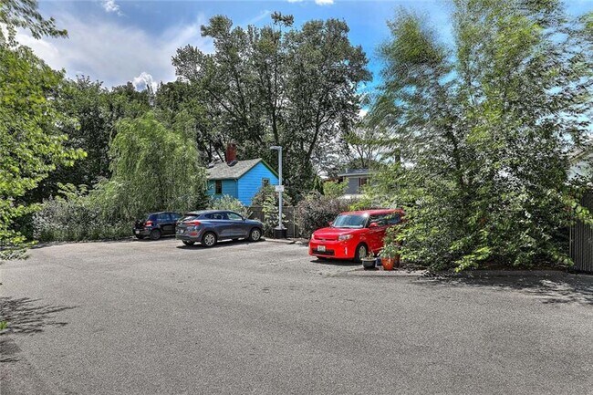 Building Photo - 400 Hope St