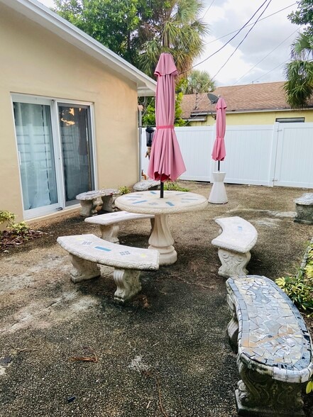 Building Photo - 1834 N 16th Ct