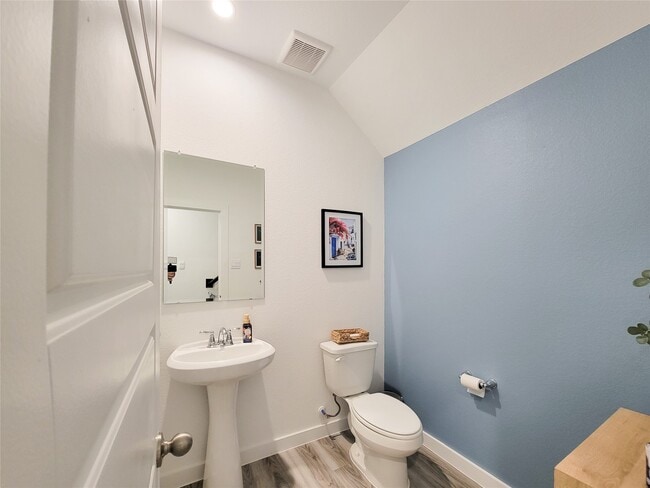 Building Photo - 3223 Creston Gate Dr