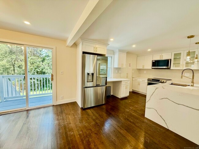 Building Photo - 46 Silvermine Ave