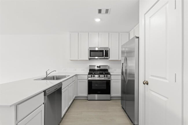 Building Photo - 214 Farray Frst Ln St