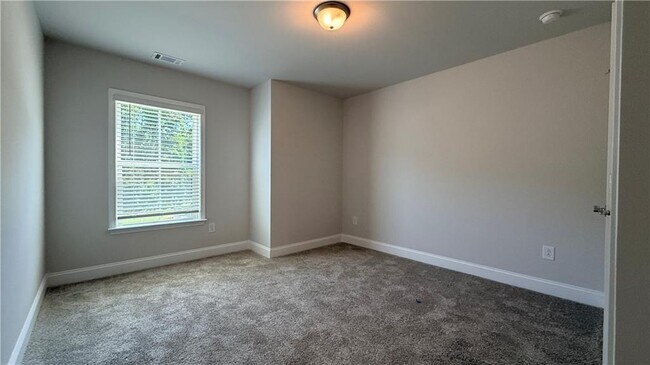 Building Photo - 3235 Cherry Dr