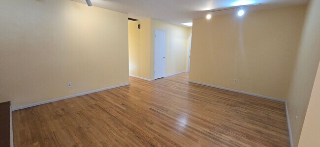 Building Photo - Stunning 4-bedroom 2 bath home