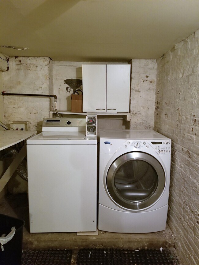 Building Photo - 254 6th St