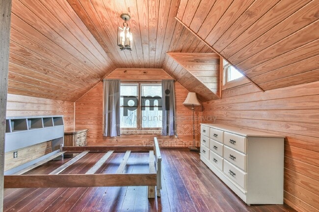 Building Photo - 230 Silver Maple Ln