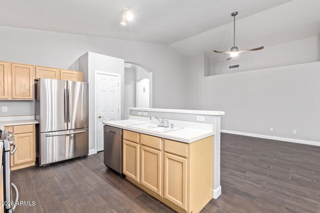 Building Photo - 1004 W Beverly Ln