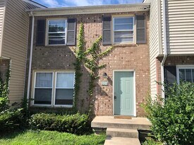 Building Photo - 229 Osage Ct