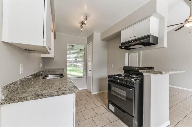 Building Photo - 5339 Castlecreek Ln