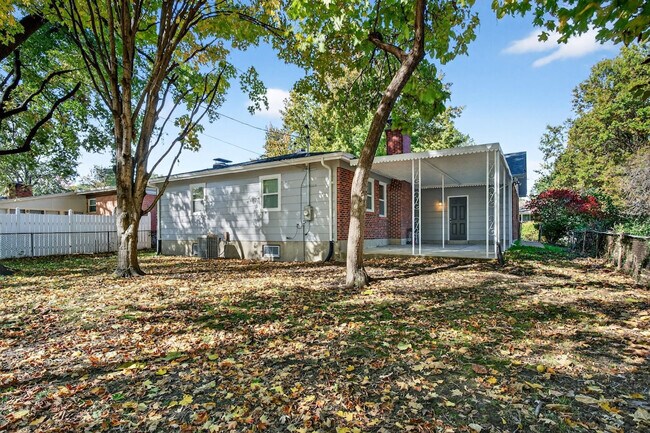 Building Photo - 1415 Lindsay Ln