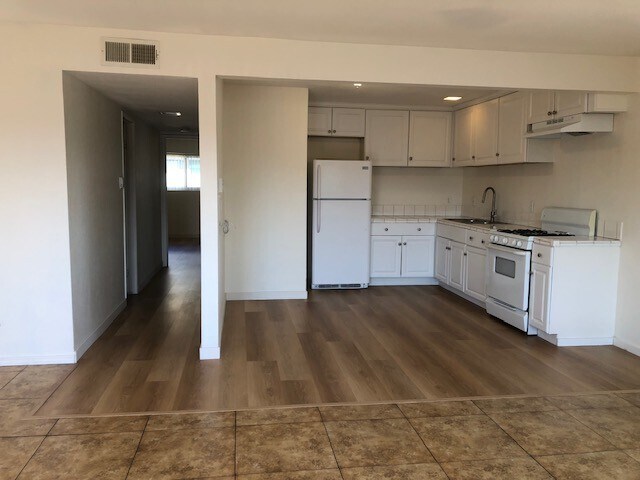 Building Photo - 1100-1108 E Lexington Ave