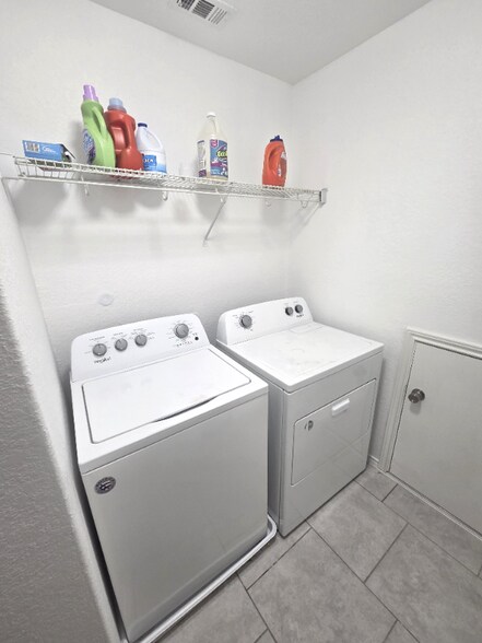 Building Photo - 14223 Laurel Br