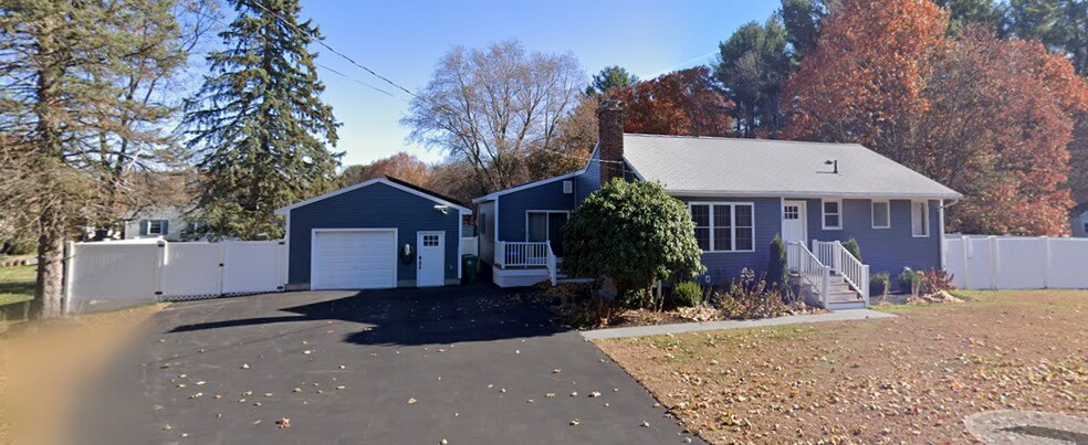 Primary Photo - 107 Lexington St