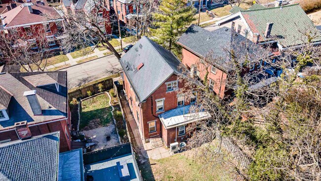 Building Photo - 2218 Scott St