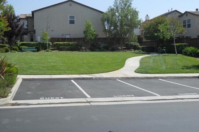 Building Photo - 1686 Goldenrod Ave