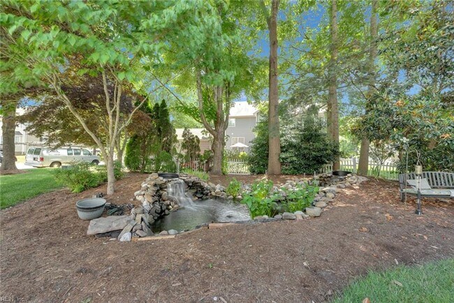Building Photo - 101 Yacht Ct