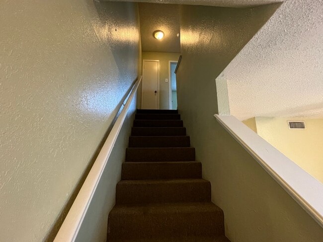 Building Photo - Southside Townhome