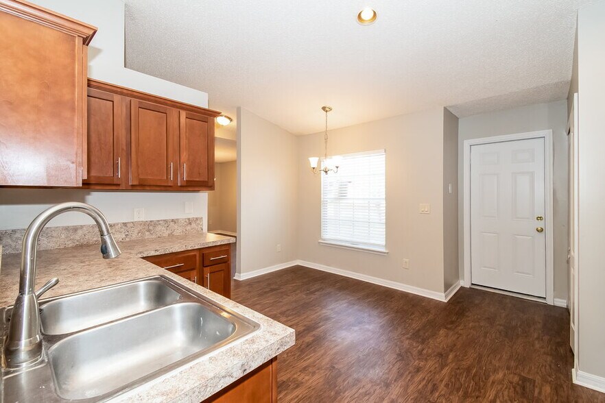 Building Photo - 11533 Twin Oaks Trail