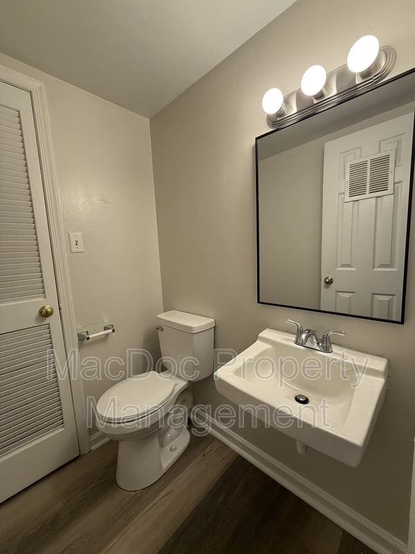 Building Photo - 4 Manchester Ct