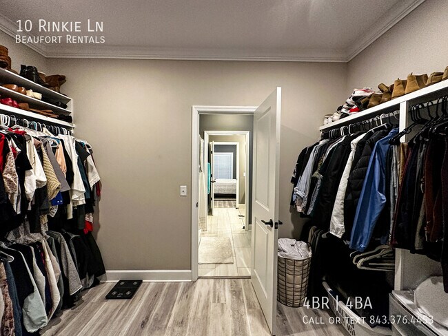 Building Photo - 10 Los Robles Rd