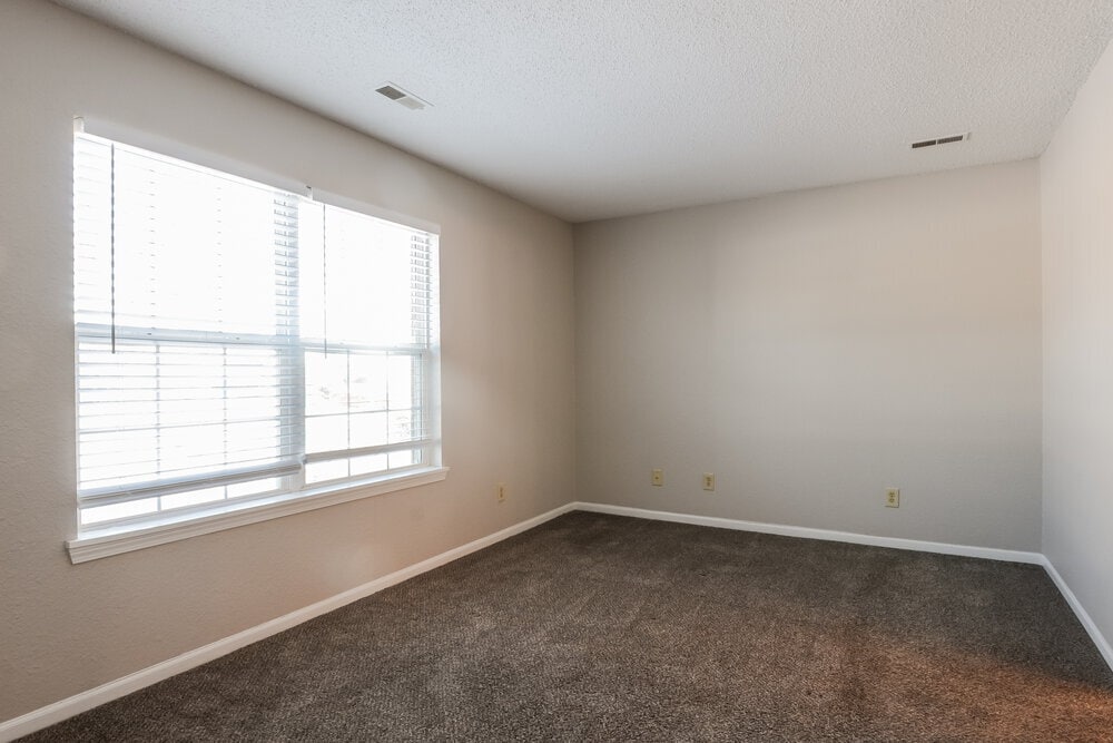 Building Photo - 6137 Longmeadow Dr