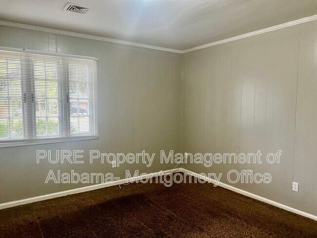 Building Photo - 2632 Oxford Dr