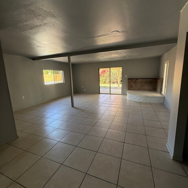 Building Photo - 933 Parkbrook St