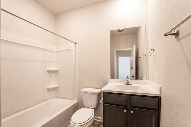 Building Photo - 15419 Maple Ter Dr