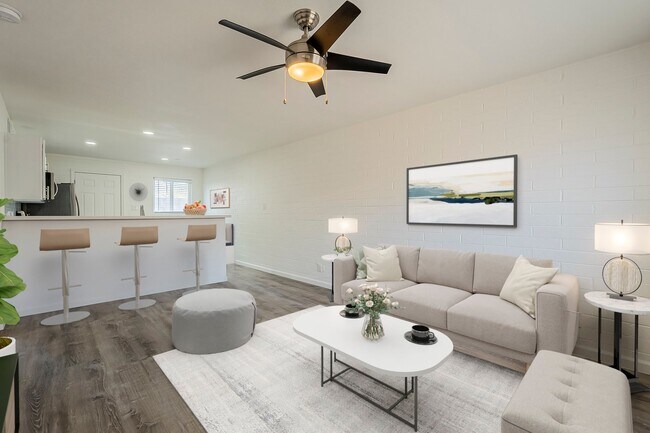 Building Photo - Fully remodeled Casita style apartment hom...