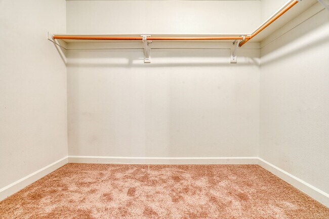 Building Photo - Centrally Located 4 Bedroom Townhome with Attached Garage & AC
