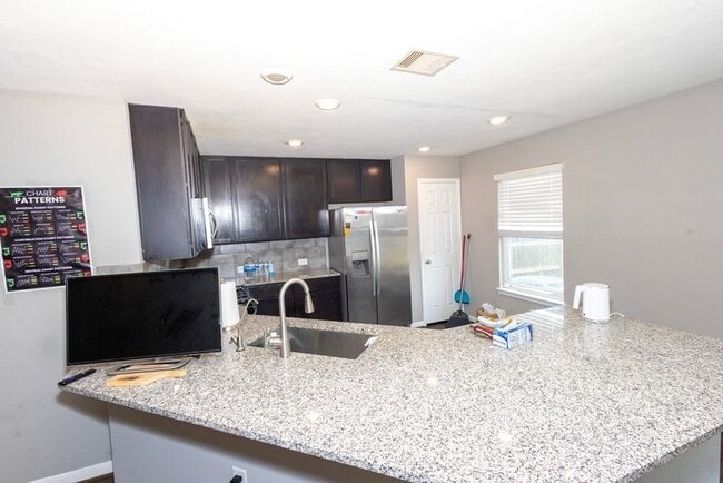 Building Photo - 8932 Hollister Commons Ln