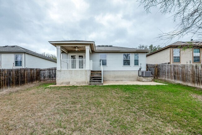 Building Photo - Charming 3/2/2 single-story home in highly desirable Westover Crossing