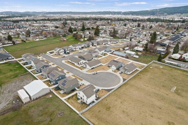 Building Photo - Luxury 3 Bed, 2 Bath Rancher in Spokane Va...