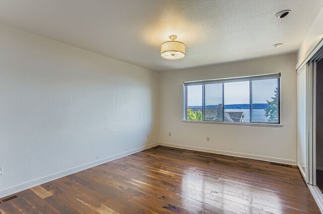 Building Photo - Laurelhurst View Home