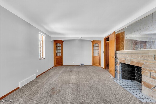 Building Photo - 19500 Lakeshore Blvd