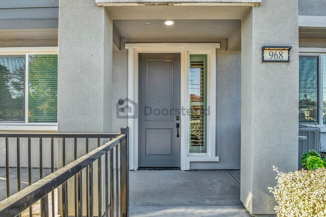 Building Photo - 968 Almaden Ln