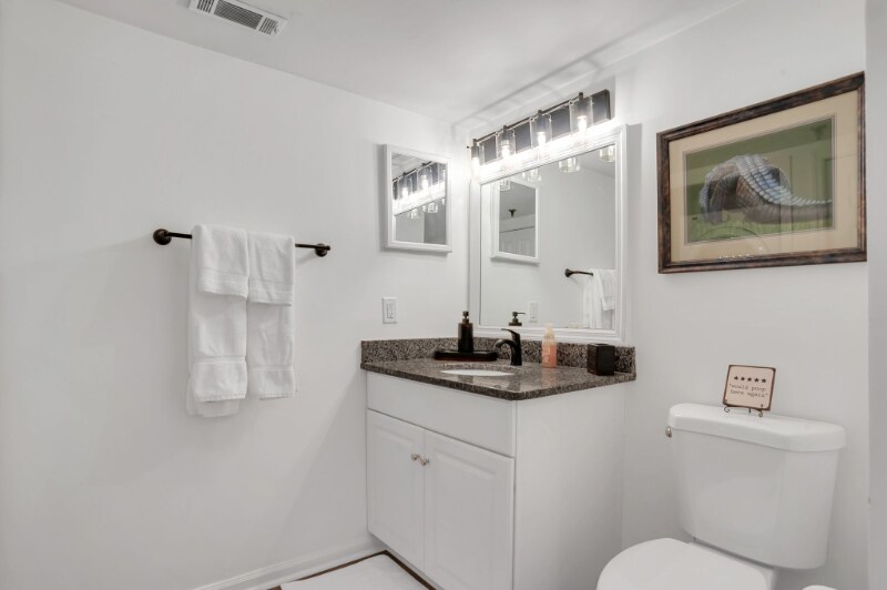 Building Photo - 121 W Hall St