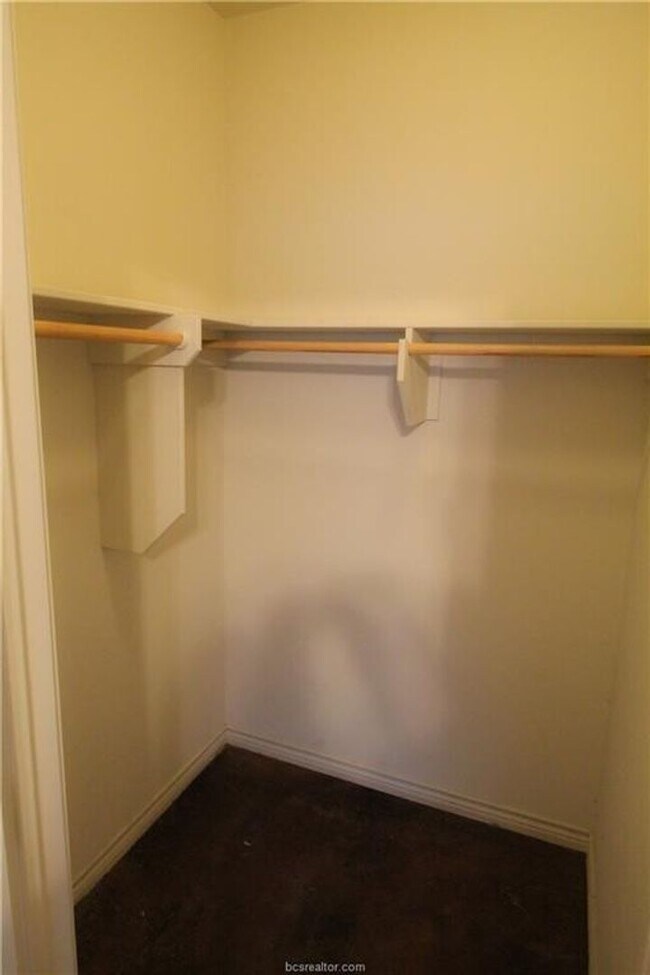 Building Photo - Spacious 4 Bedroom, 3 Bathroom House in Ho...