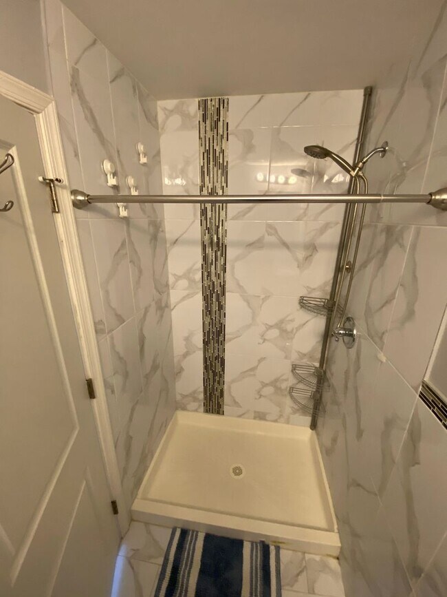 Building Photo - 5706 Warrington Ave